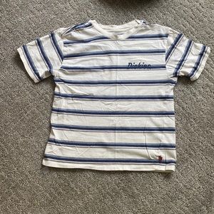 Super super cute dixie’s shirt! There is a ting hole but very not noticeable!